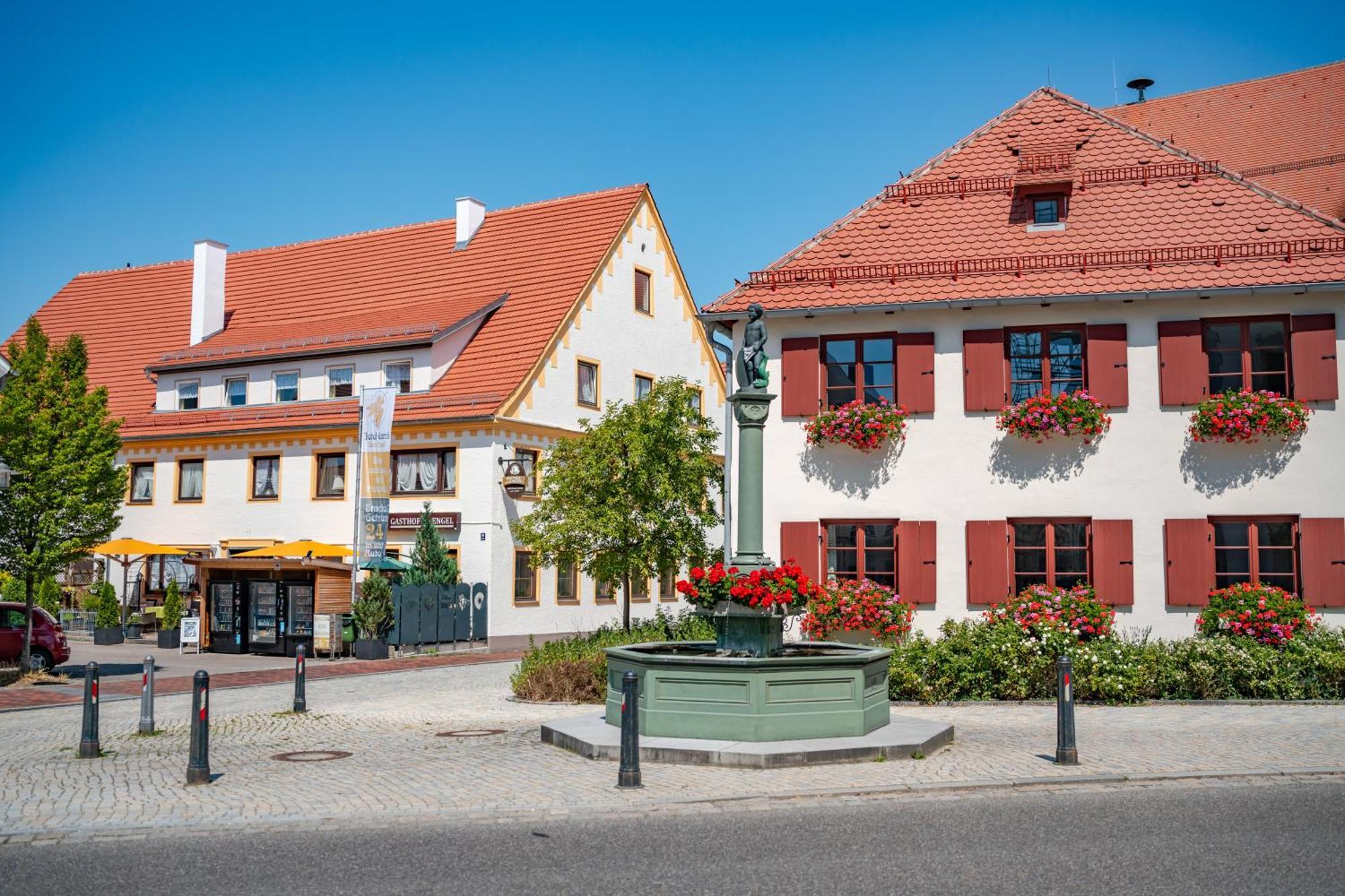 Hotel Garni "Zum Engel" Oberguenzburg Exterior foto
